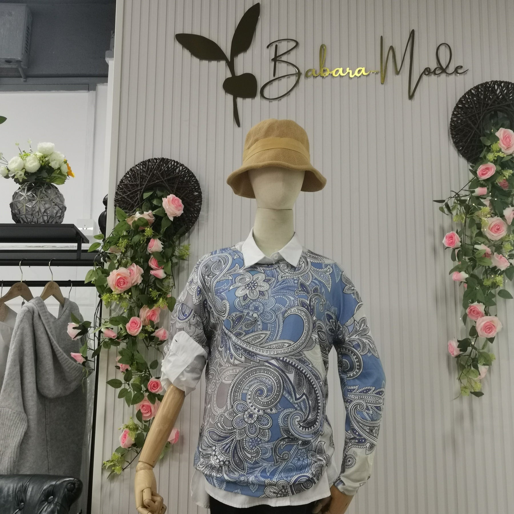 FallStil® - Long-sleeved top with blue floral paisley print