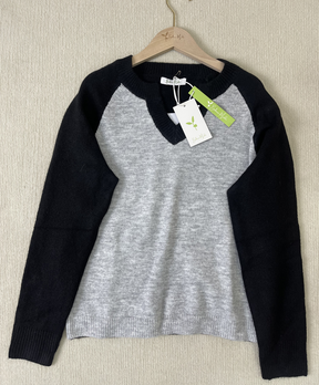 HerbstTrend® - Comfortable V-neck sweater with color block