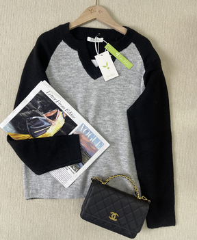 HerbstTrend® - Comfortable V-neck sweater with color block