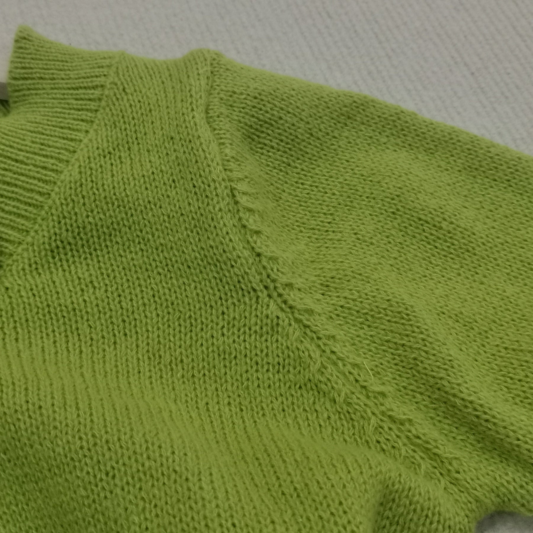 HerbstTrend® - Green plain V-neck sweater