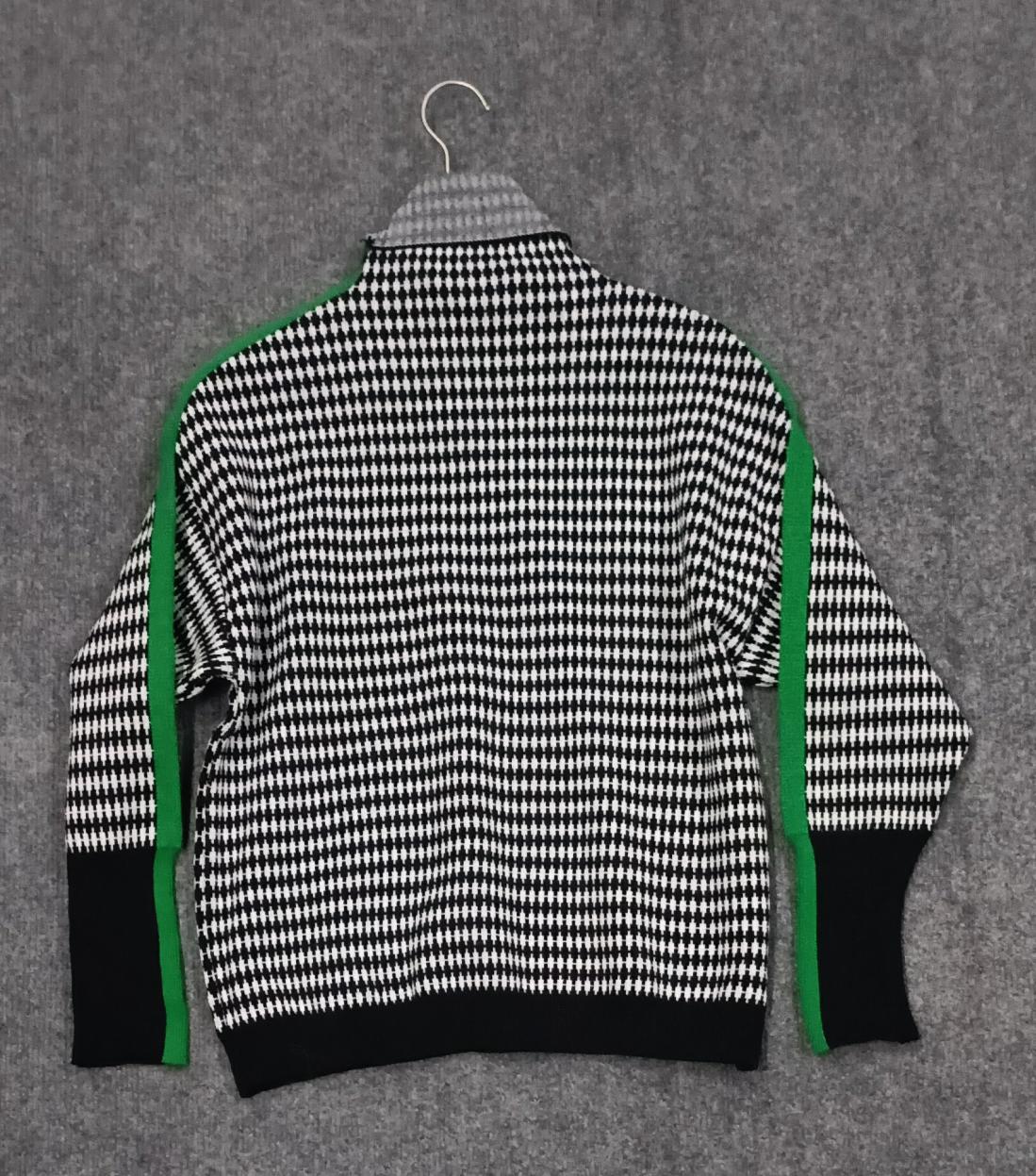 Even&amp;Vil® - Green striped sweater with black and white diamond pattern