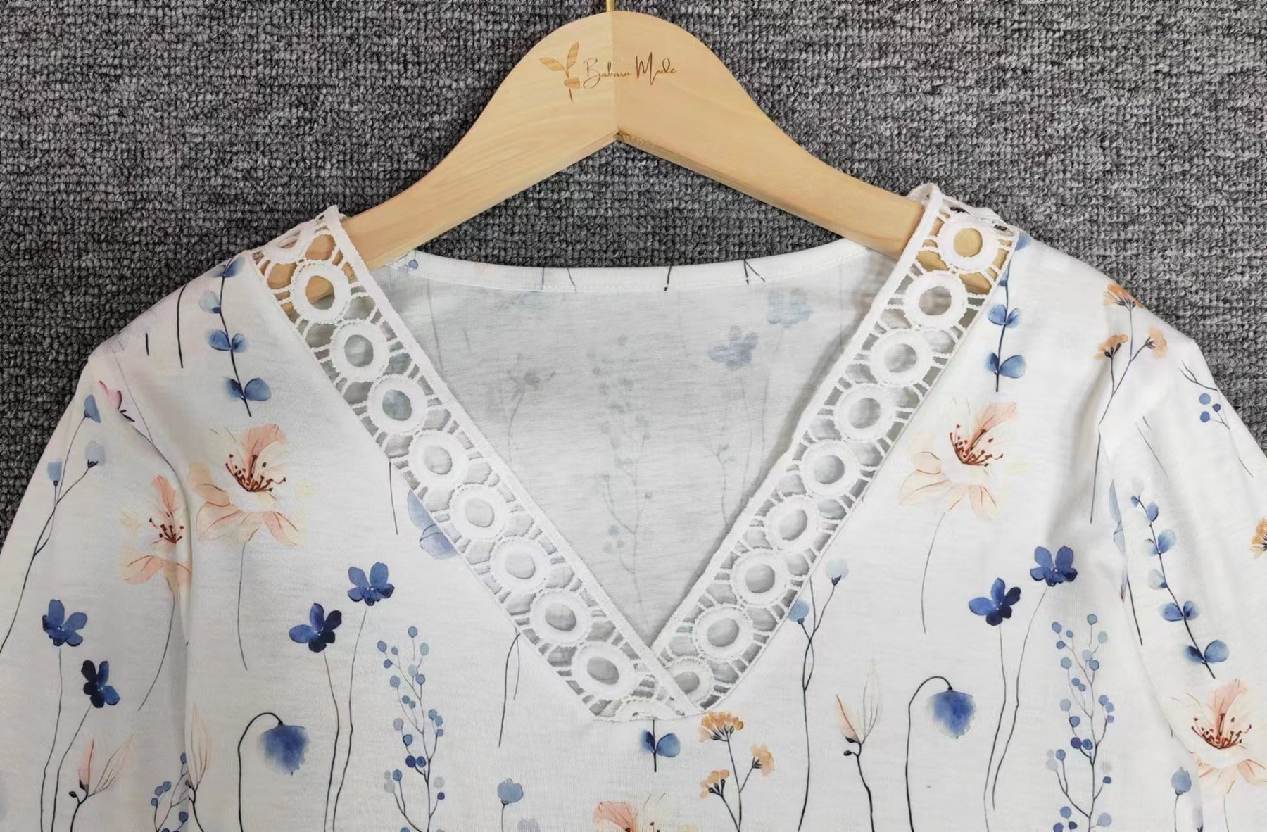 Even&amp;Vil® - White long-sleeved top with eyelets, lace and flowers