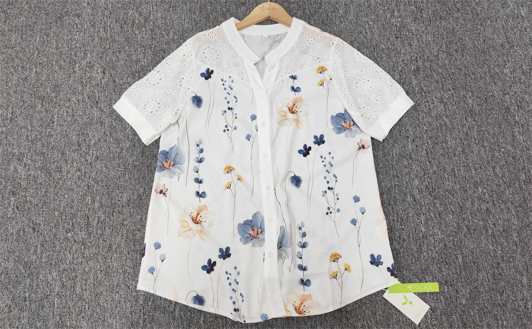 SpringStil® - Short sleeve top with eyelet lace and garden floral print