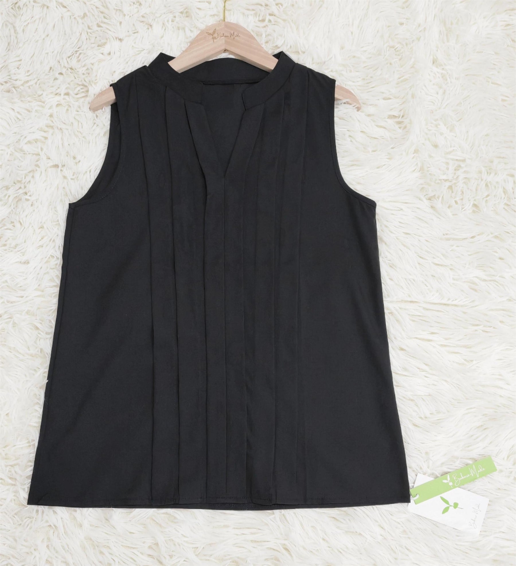 Naturlux® - Black sleeveless plain top