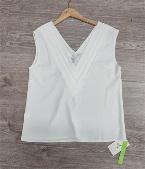 FallStil® - Timeless sleeveless top with pleated V-neck