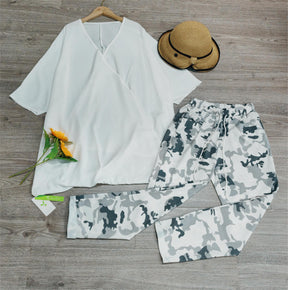 FallStil® - Green camouflage pants with drawstring and cuffs White tunic 2-piece set