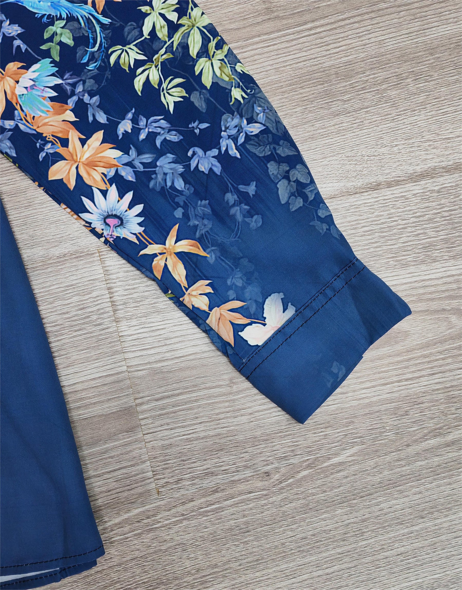 FallStil® - Blue blouse with floral print and leaves