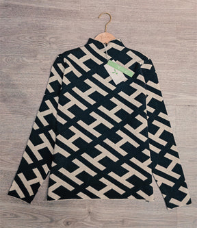 BlütenBliss® - Geometric sweater with black alphabet