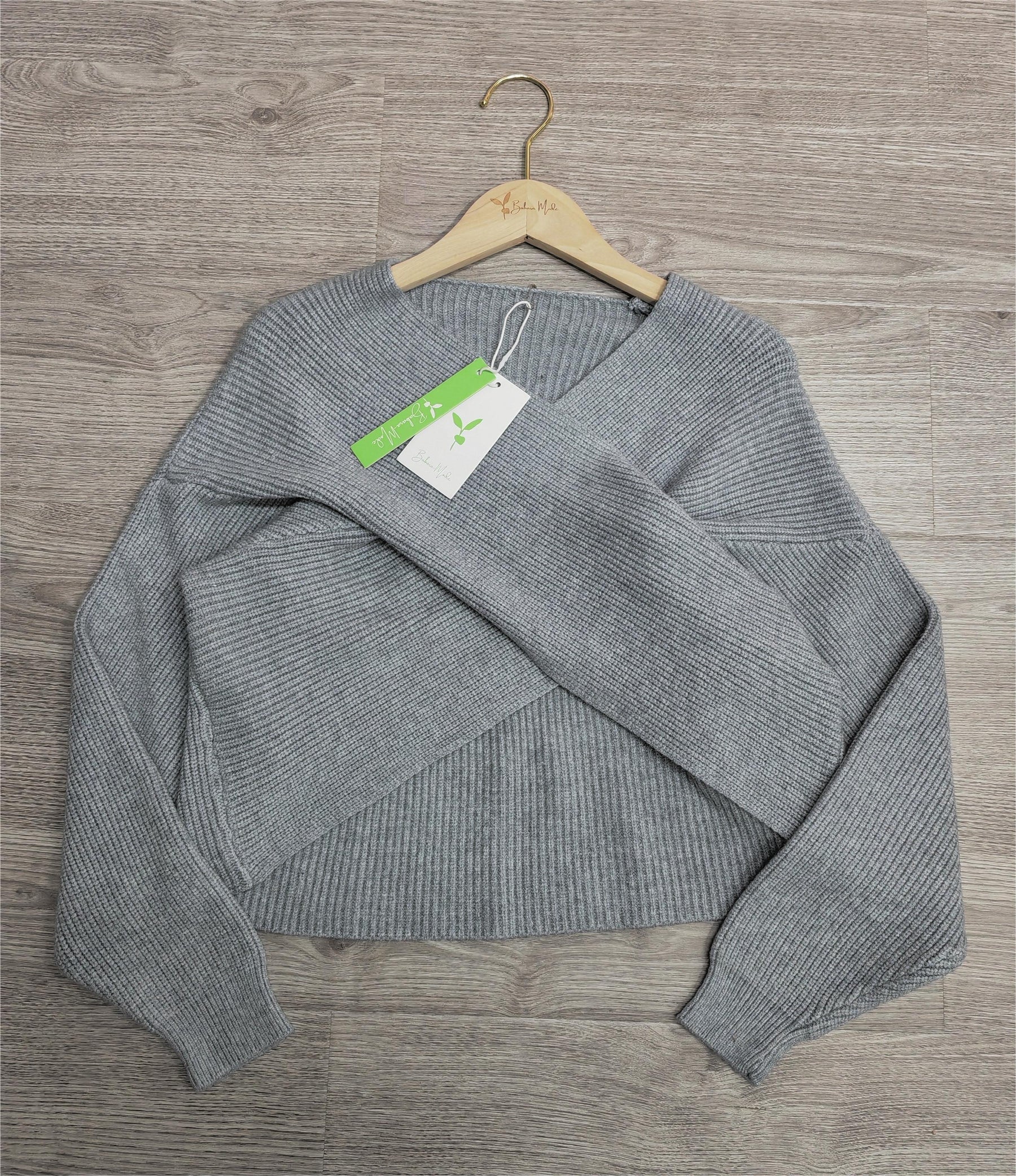 BlütenBliss® - Grey knitted sweater with V-neck and long sleeves