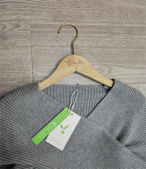 BlütenBliss® - Grey knitted sweater with V-neck and long sleeves