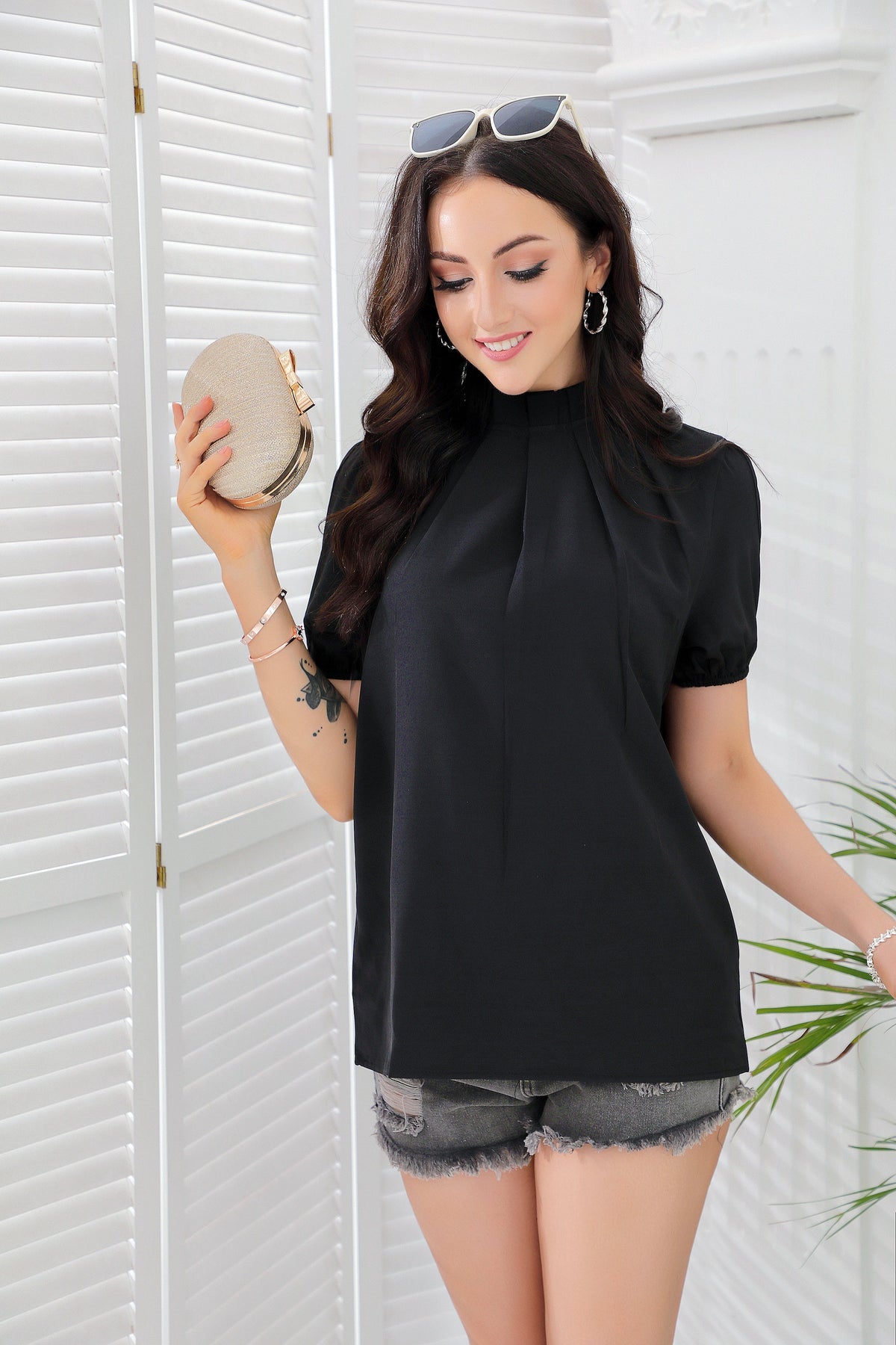 FallStil® - Black pleated top with split sleeves