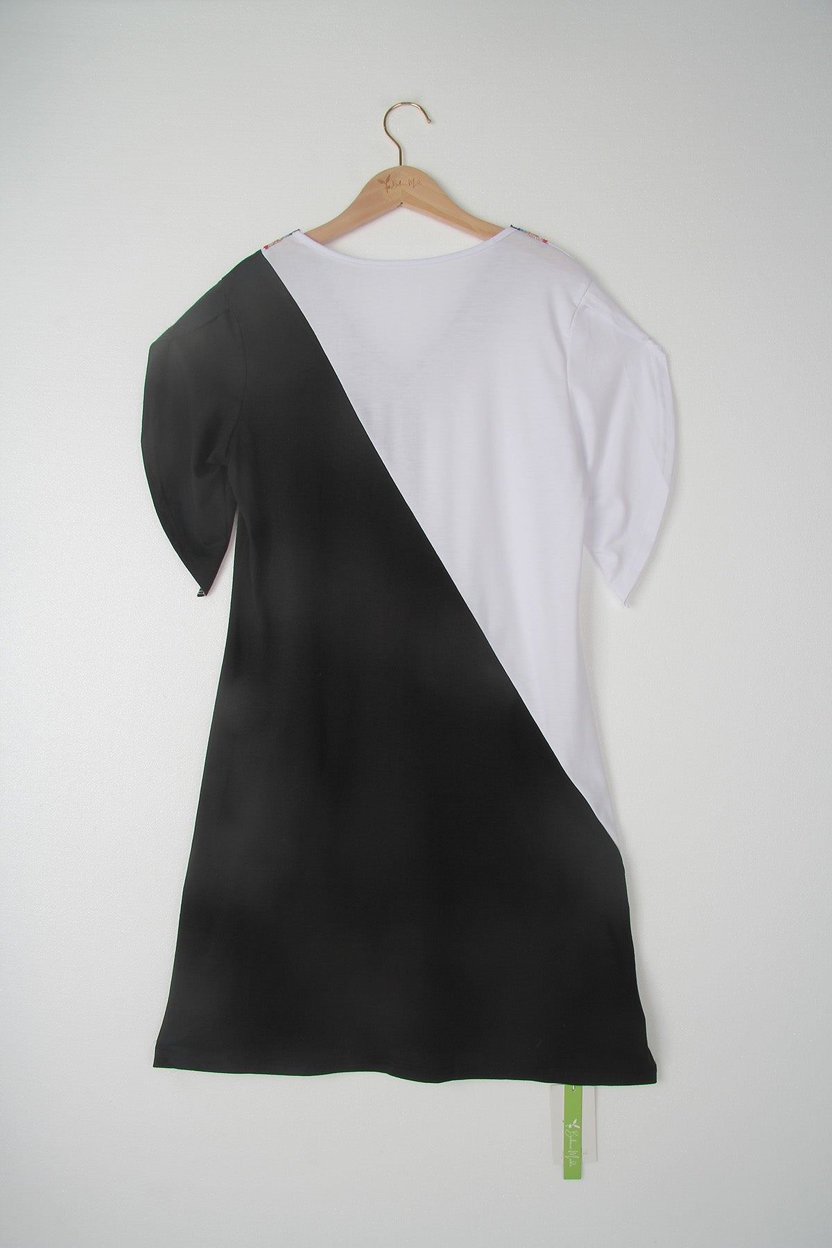 SpringStil® - Black and white mini dress with short sleeves