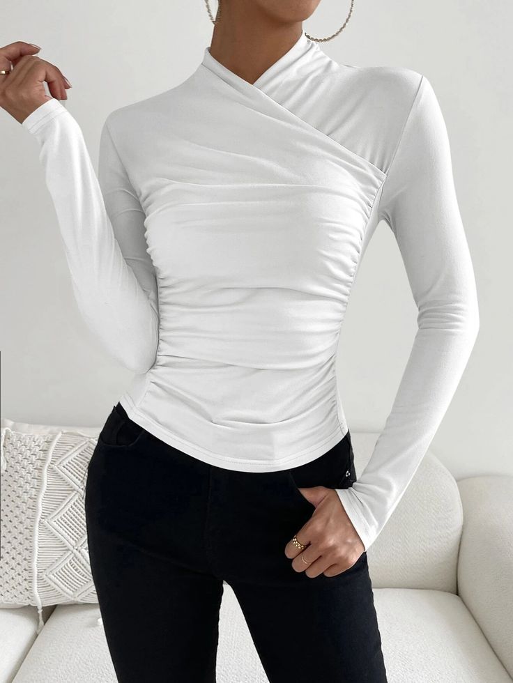 BlütenBliss® - Attractive long-sleeved plain white top