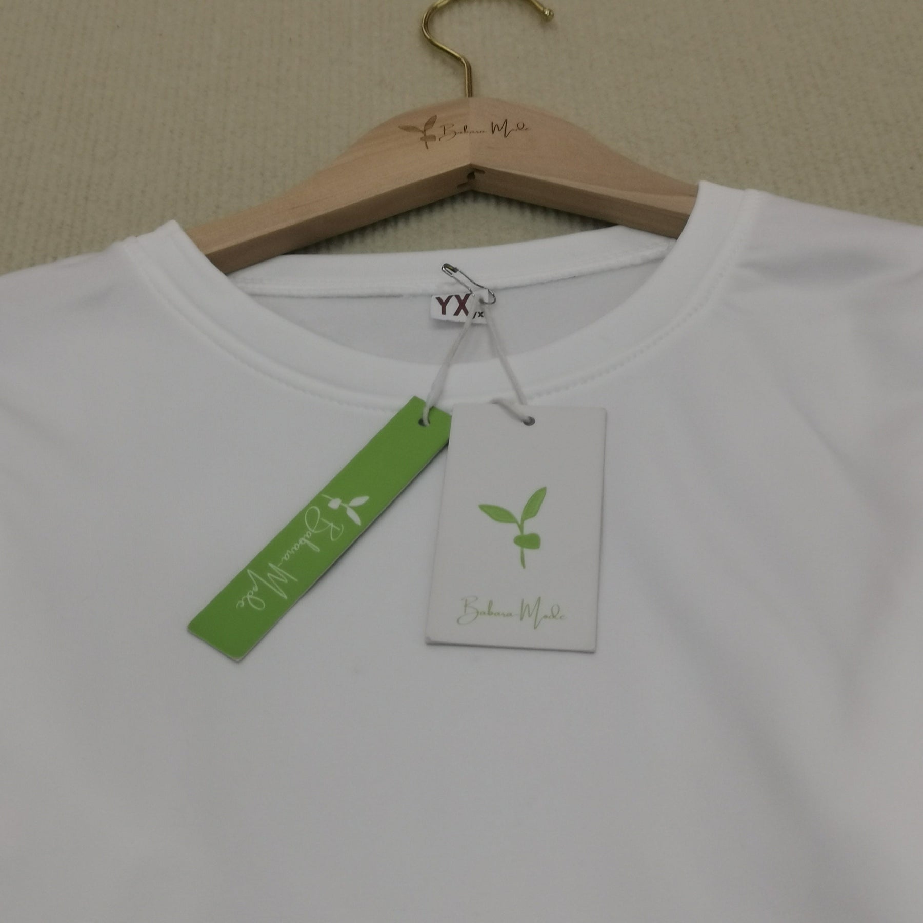 WinterStil® - White plain top with round neck