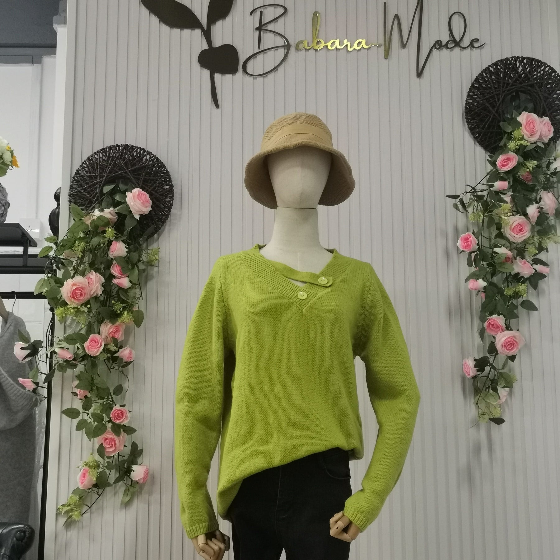 HerbstTrend® - Green plain V-neck sweater