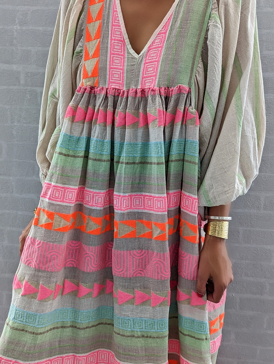 FallStil® - Pink striped midi dress with Greek key and orange chain