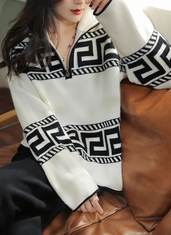 Monci® - Black and white V-neck sweater