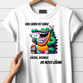 Das Leben ist kurz | Lustiges Krokodil-Shirt | Humorvolles Statement | Perfekt für kalte Tage