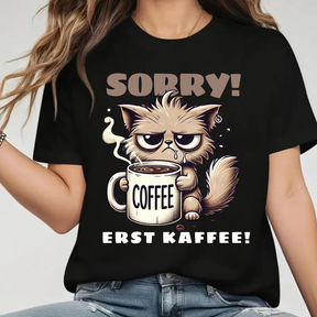 Sorry Erst Kaffee Shirt | Lustiges Katzen T-Shirt | Kaffee Statement | Humorvolles Winterdesign für Damen