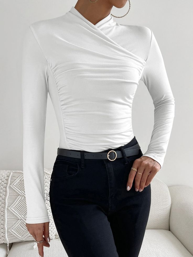 BlütenBliss® - Attractive long-sleeved plain white top