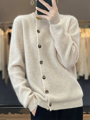 FallStil® - Cozy plain sweater with long sleeves