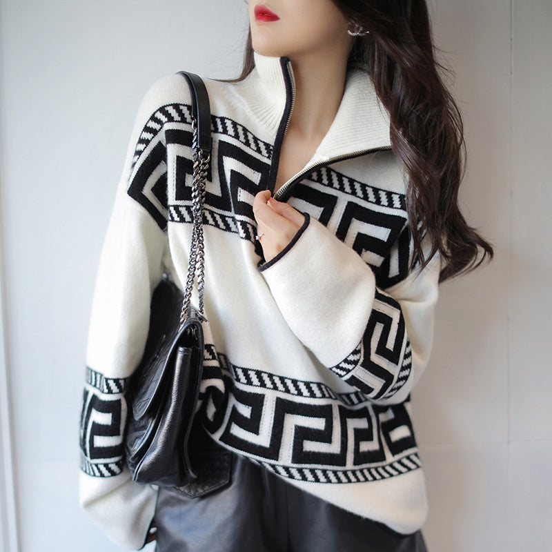 Monci® - Black and white V-neck sweater